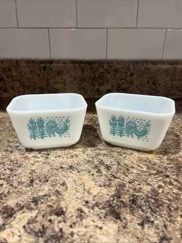 Pyrex 501-B 1-1/2 Cup Amish Pair Bowls Dish Turquoise on White Storage USA made