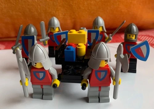 Vintage LEGO Castle: Knight's Procession (6077) Complete 1981 w/ Swords Shields