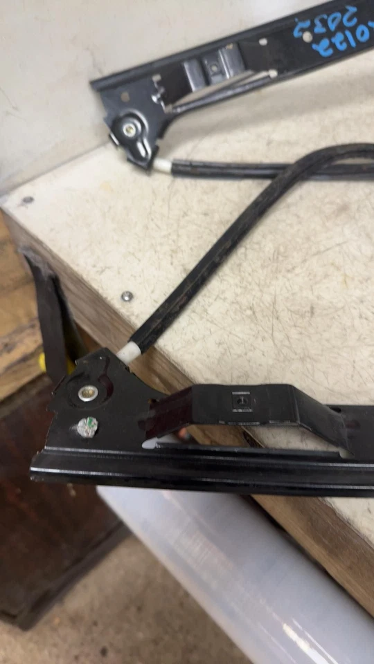 03-08 ISUZU ASCENDER 02-09 CHEVY TRAILBLAZER DRIVERS LEFT FRONT DOOR REGULATOR Foto 4 de 4