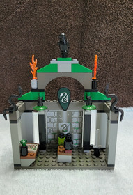 Harry Potter LEGO Set #4735 Slytherin COMPLETE w/ MANUAL ALL MINIFIGURES