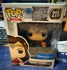 Funko Pop! ---WONDER WOMAN WITH MOTHERBOX---211