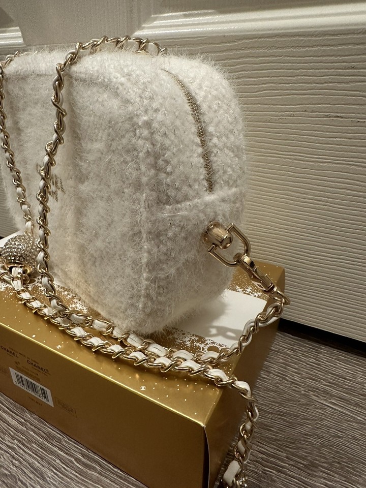 Chanel Beauty White Tweed Makeup Bag Holiday Gift Set 2024 Pouch with