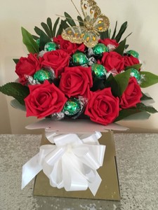 Détails Sur Handmade Lindt Chocolat Bouquet De Fleurs Avec Roses Rouges Cadeau Afficher Le Titre Dorigine