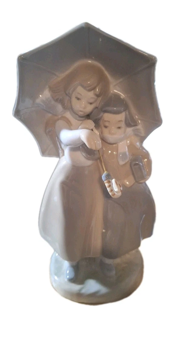 FIGURINE EN PORCELAINE Royal Dux - Dame avec chiot - Porcelaine