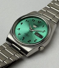 Seiko 5 Automatic Green Arabic Numeral Dial Day/Date Men's Watch Japan movement