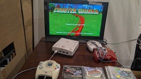 Sega Dreamcast Console w/ Box, Cables, Manuals, 3 Controllers, VMU, & 4 Games