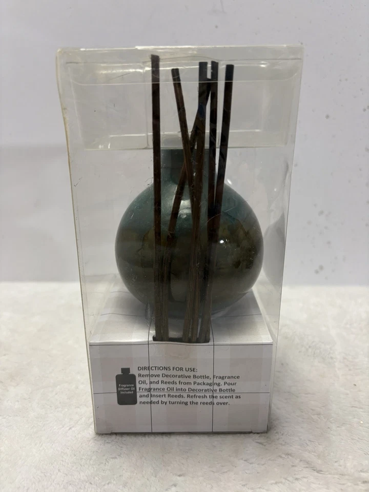 San Miguel Aromatic Sea Grass And Lotus Reed Diffuser Set - Image 3 of 4
