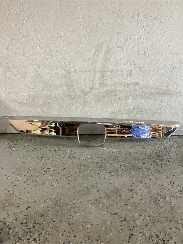 2018 2019 2020 HONDA ACCORD CHROME FRONT GRILLE MOLDING OEM 71122-TVAA-ZZ10-M1