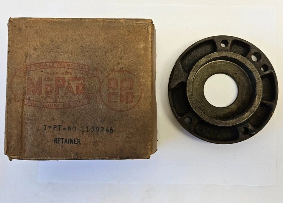 Retenedor de cojinete trasero del eje principal de la transmisión Desoto Dodge 1949-1954 1139746 Nuevo de Lote Antiguo Foto 3 de 4
