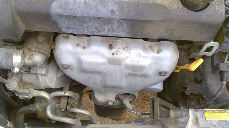 2004-2008 Chevy Aveo Exhaust Manifold Assembly With Heat Shield Oem 1.6l At - Image 4 of 4