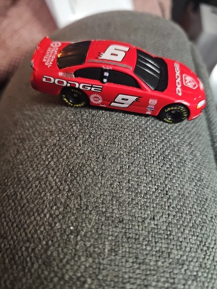 NASCAR #9 Bill Elliot 1/64 Dodge Intrepid National Training Center rojo fundido a presión Foto 4 de 4