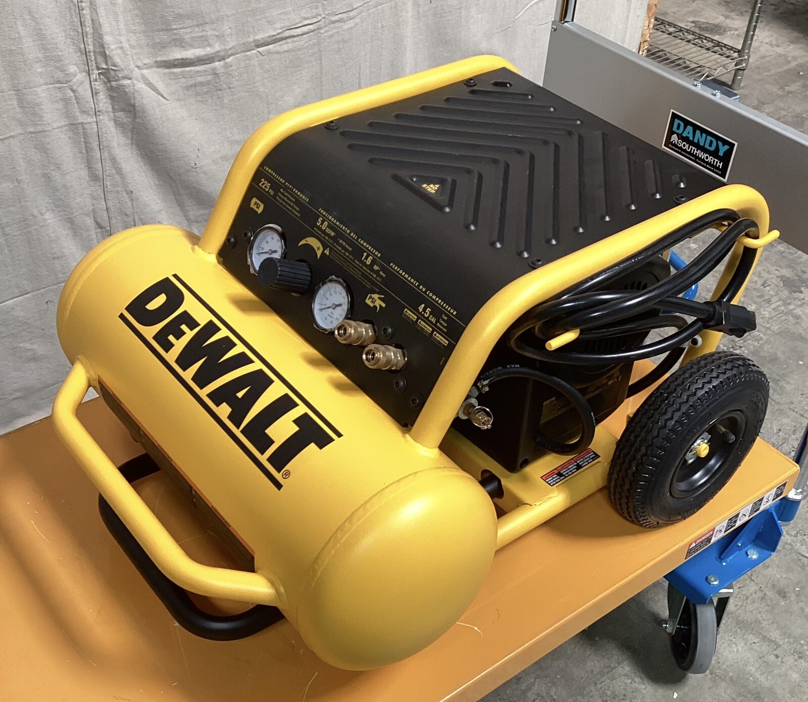 DEWALT D55146 Portable Air Compressor Oil Free 4.5 gal Hot Dog 1.6 HP