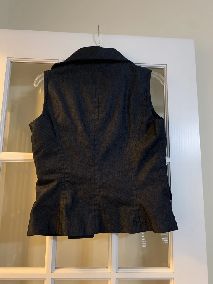 NYC New York & Company Chaleco Gris Elegante con Botones Chaleco de Negocios para Mujer 4 Foto 4 de 4