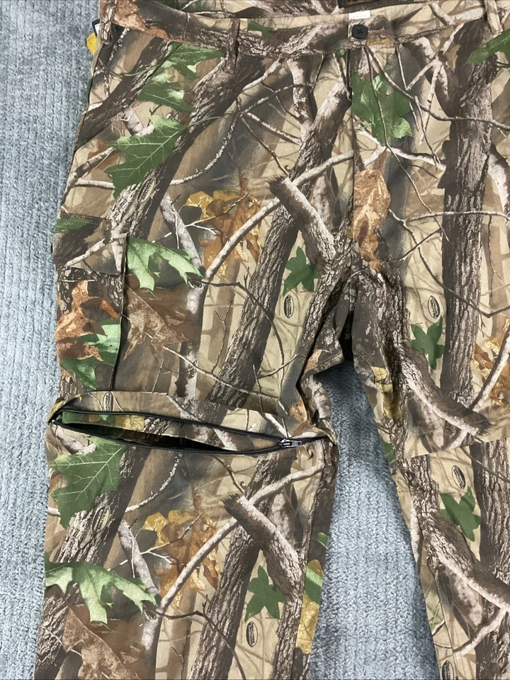 Liberty Pants/Shorts Mens 50 Camouflage Six Pocket Realtree Hardwoods HD Camo ￼ - Image 4 of 4
