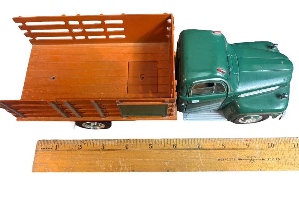 Golden Wheels 1:25 1951 Ford Stake Truck Menards Lumber Company - Изображение 3 из 4