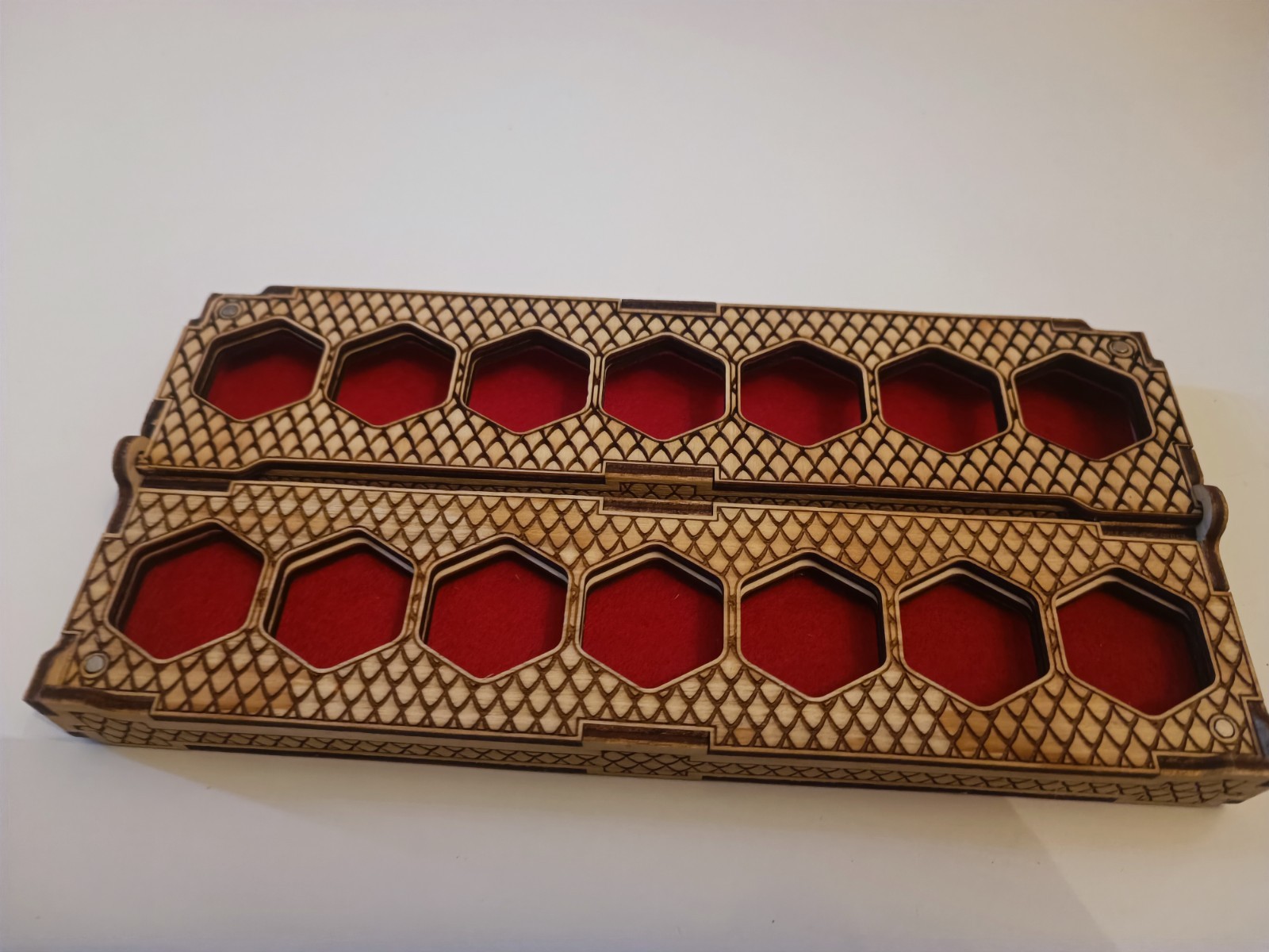 Dice vault DnD en bois pour organiser vos soirées Donjons et Dragons