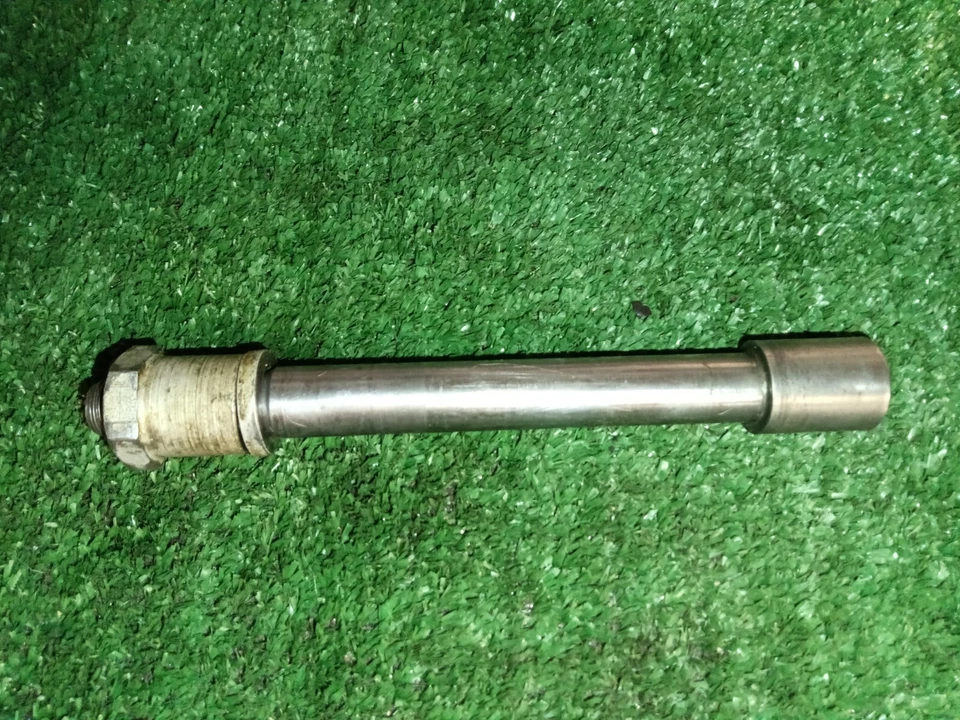 Eje delantero y tuerca Harley Davidson 54-72 KH/XL/XLH/HLCH/52-56Ks/71-72 FX Foto 2 de 4