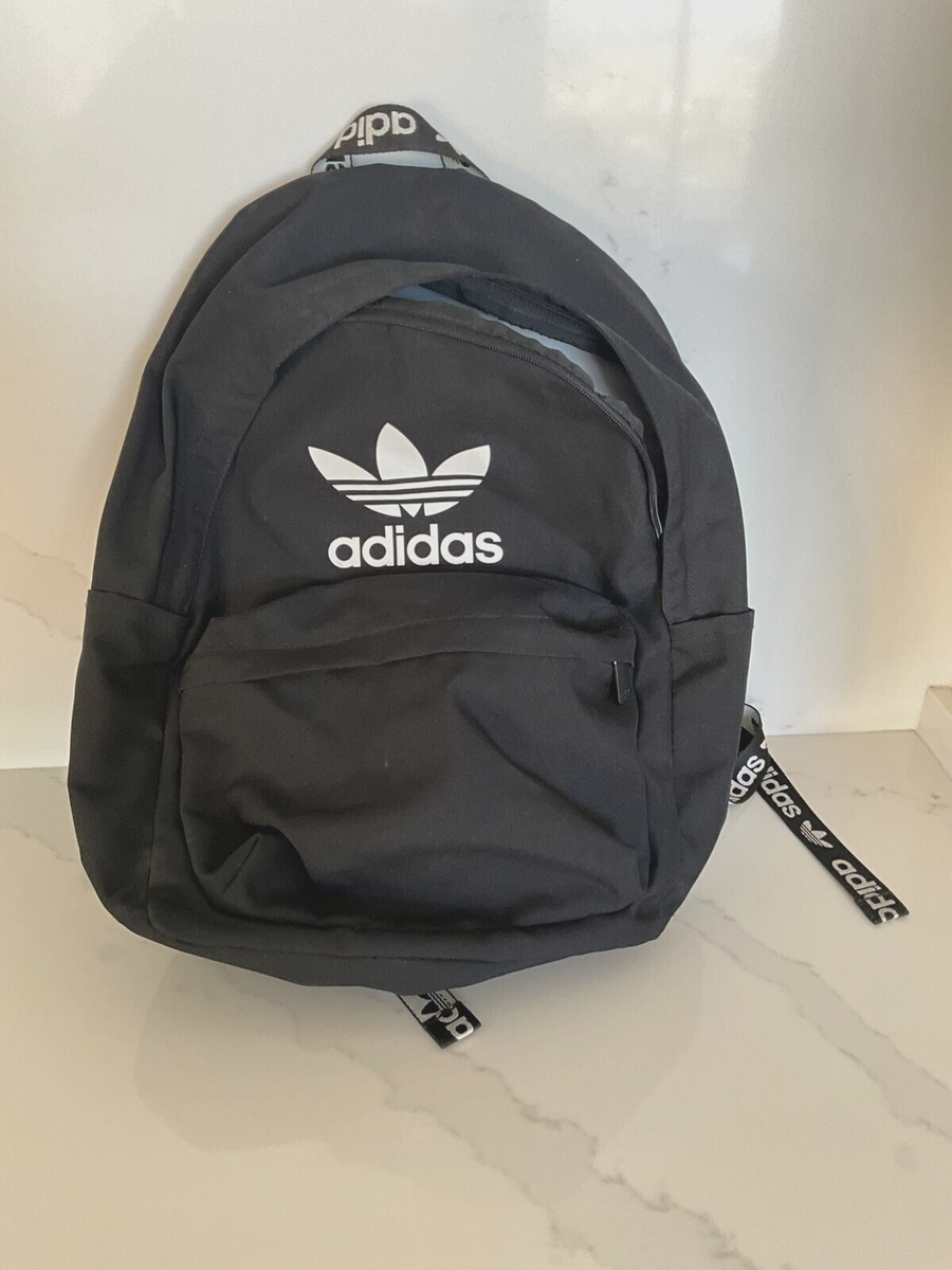 adidas black backpack uk Adicolor Trefoil Bag featuring a multiple zip compartments adidas Stadium 4.0 Team Sports
