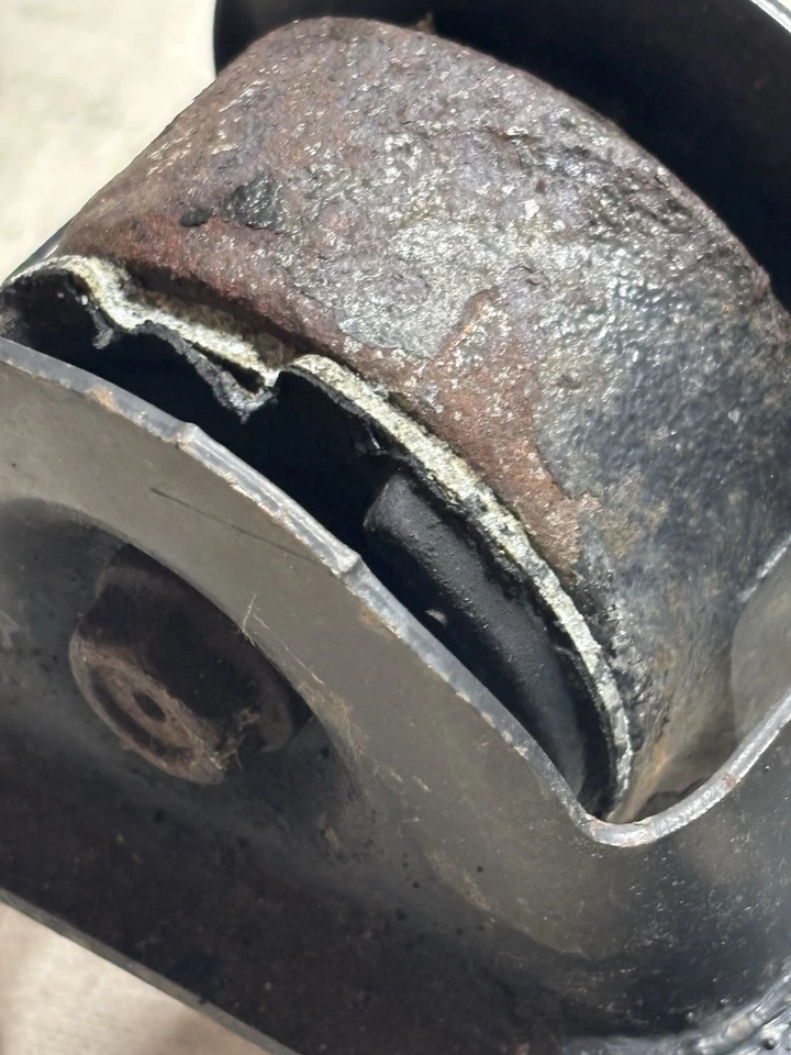 92-06 BMW 325IS CONDUCTOR TRASERO IZQUIERDO LH BRAZO DE ARRASTRE Y NUDILLO CON COJINETE DE BUJE EJE Foto 4 de 4