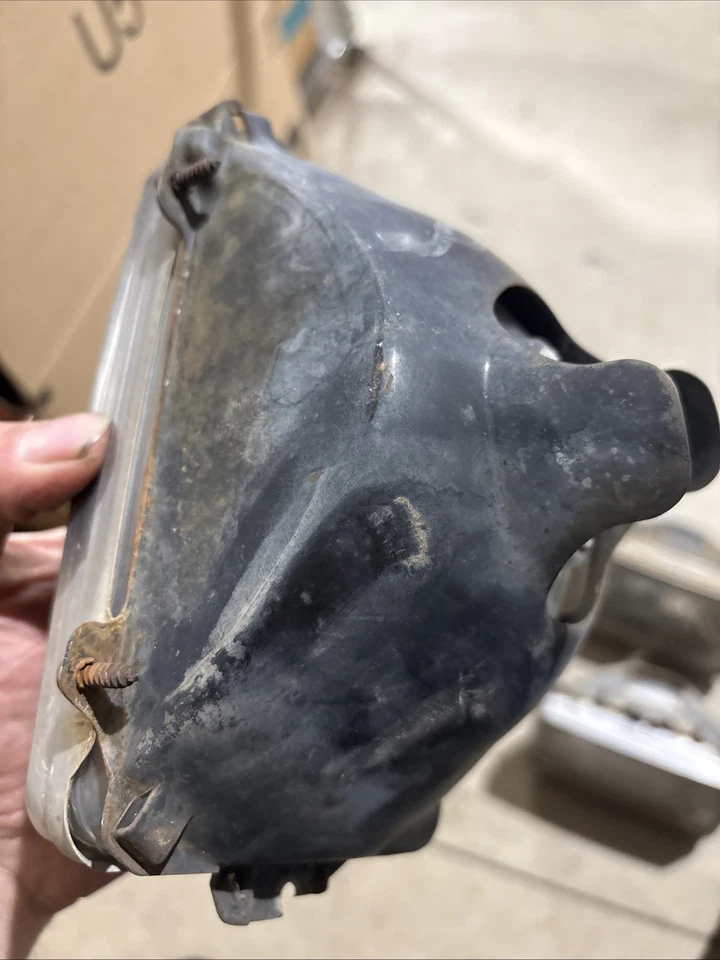 Oldsmobile Custom Cruiser 98 1975 cucharones de faros Foto 3 de 4