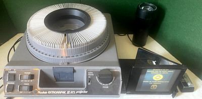 Kodak Ektagraphic III Model ATS 35mm Slide Projector w/ Zoom, Remote & Carousel