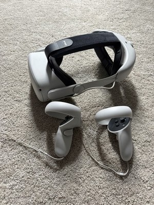 Meta Quest 2 VR Headset And Controllers 128GB With Kiwi Battery Pack