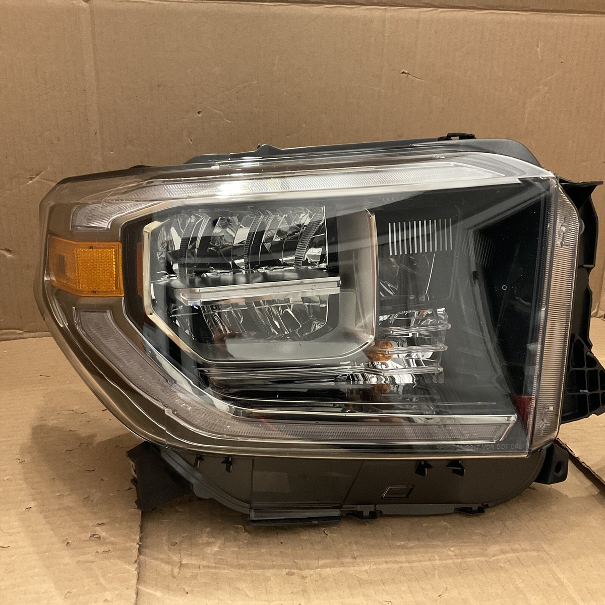 2018-2021 Toyota Tundra LED Headlight Passenger 811100c210 (see