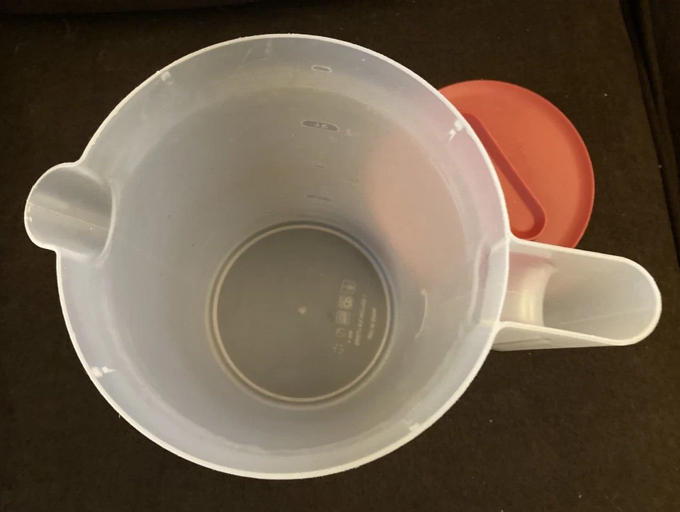 Rubbermaid Plastic Pitcher 1 Gallon Frosted w/Red Lid USA - VINTAGE - Image 3 of 4