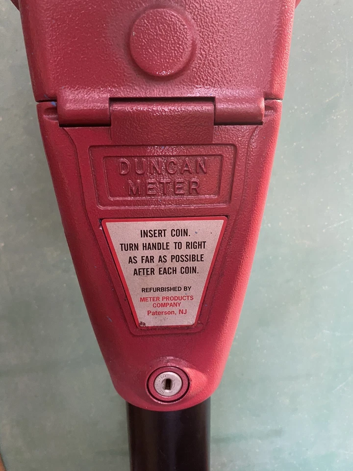 Parquímetro Duncan 60 rojo vintage y llave y soporte, funcionando Foto 3 de 4