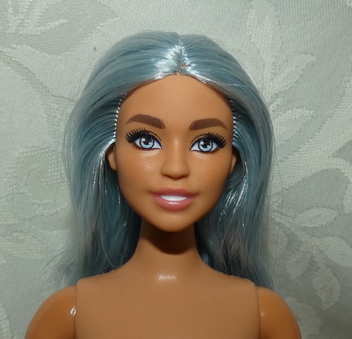 Barbie EXTRA CURVY BLU HAIR 2020 2021 NEW NRFB BEAUTIFUL NUMBER 4