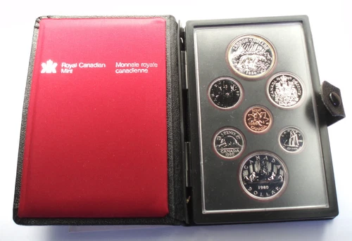 ROYAL CANADIAN MINT SPECIMEN SET 1980 inc. Silver Dollar, In Case With COA. B17