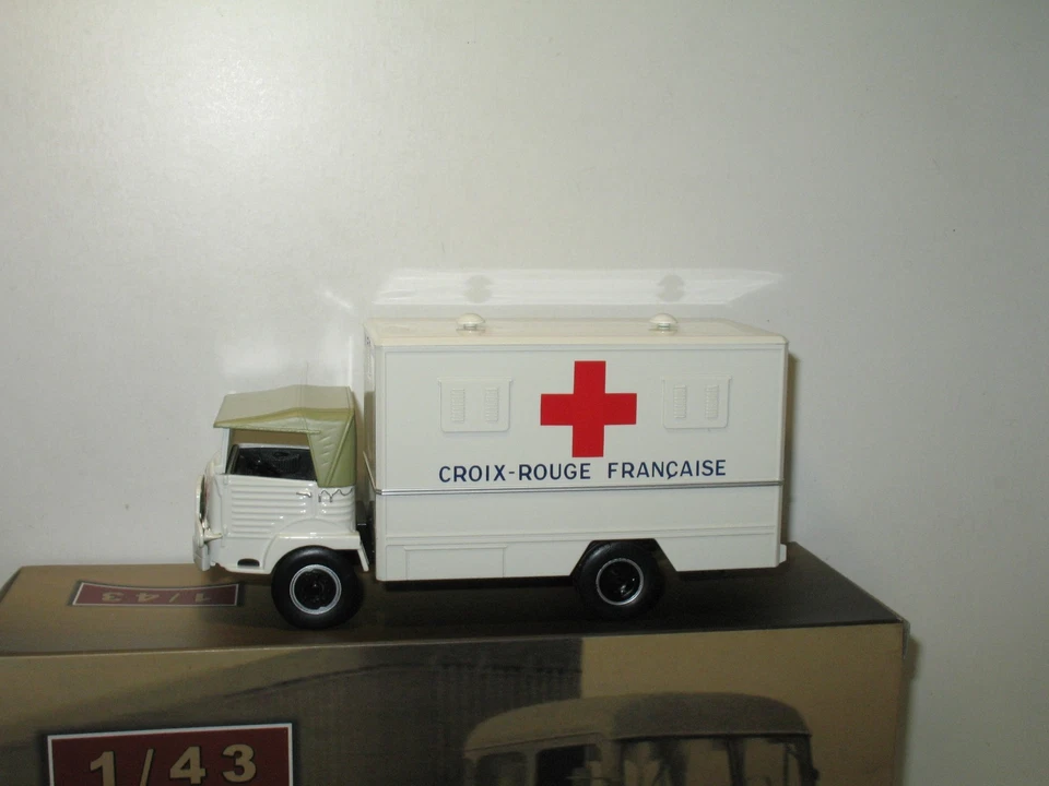 1:43 Altaya, Simca Cargo Croce Rosso, Camion Antico - Immagine 2 di 3