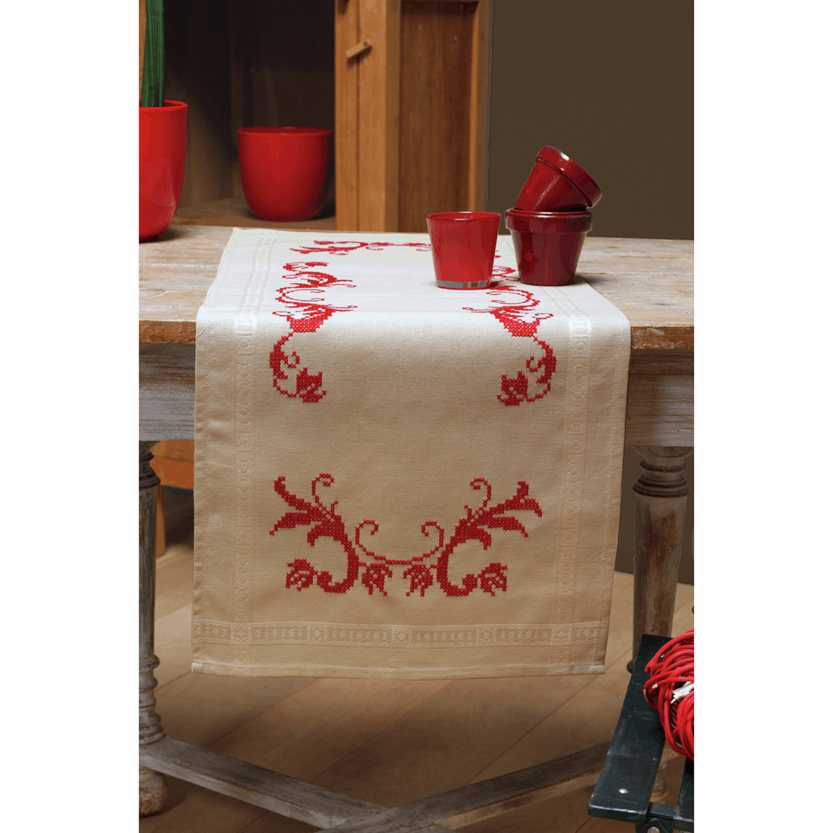 B&Q -  Emb T/run Leaf DesignEmbroidery Kit: Runner: Red Leaf DesignVervaco - Image 3