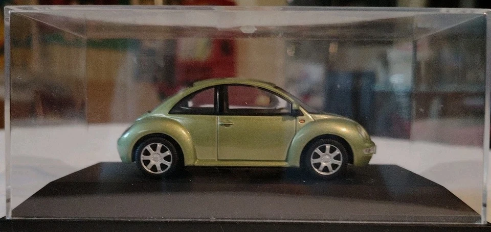 SCHUCO-VOLKSWAGEN NEW BEETLE -Scala 1:43-Modellino Auto Verde Made In Germany   - Immagine 3 di 4