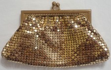 VINTAGE WHITING DAVIS 2684 GOLD-TONE METAL MESH COIN PURSE w/ KISS-LOCK