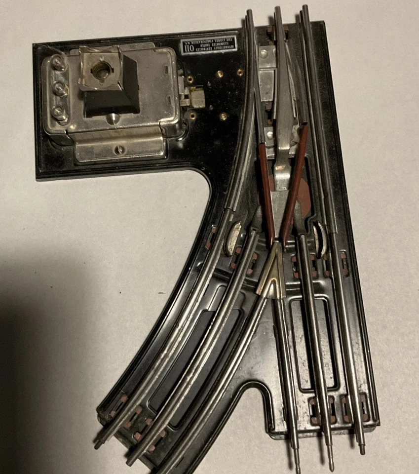 VTG- Lionel No. 011 "O" Gauge Pair of Remote Control Switches, L&R W/lamp& Box - Image 3 of 4