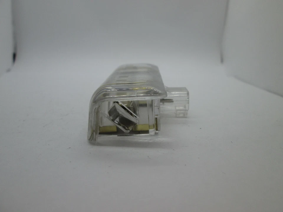 2006 INFINITI FX35 室内门板课程灯二手  — 第 3/4 张图片