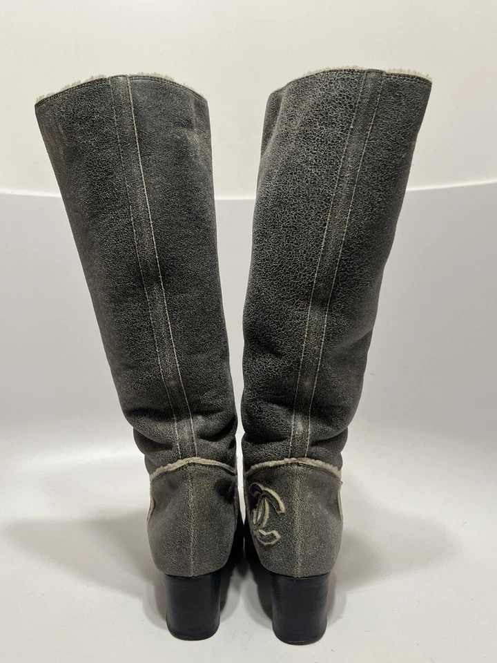 BOTAS CHANEL DE COLECCIÓN CUERO GRIS LOGO CC 36.5 Foto 4 de 4