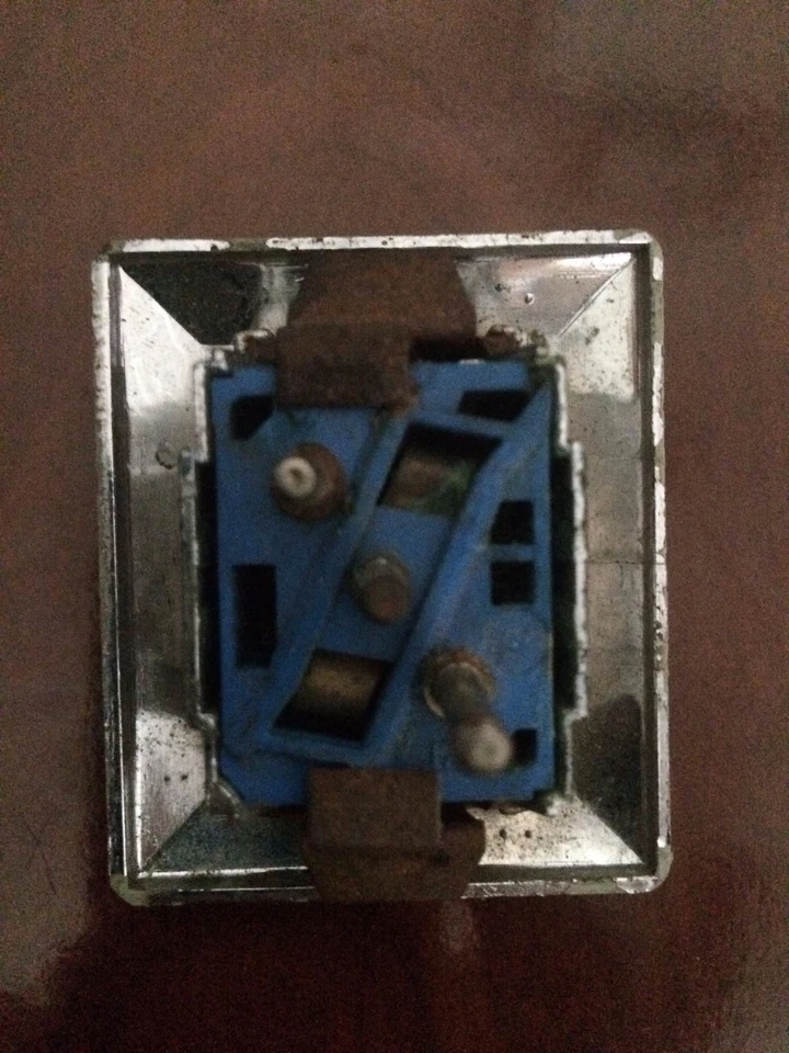 Interruptor de cerradura de puerta eléctrico interior tipo T Buick Grand National Regal 1978-1987 GM Foto 2 de 4