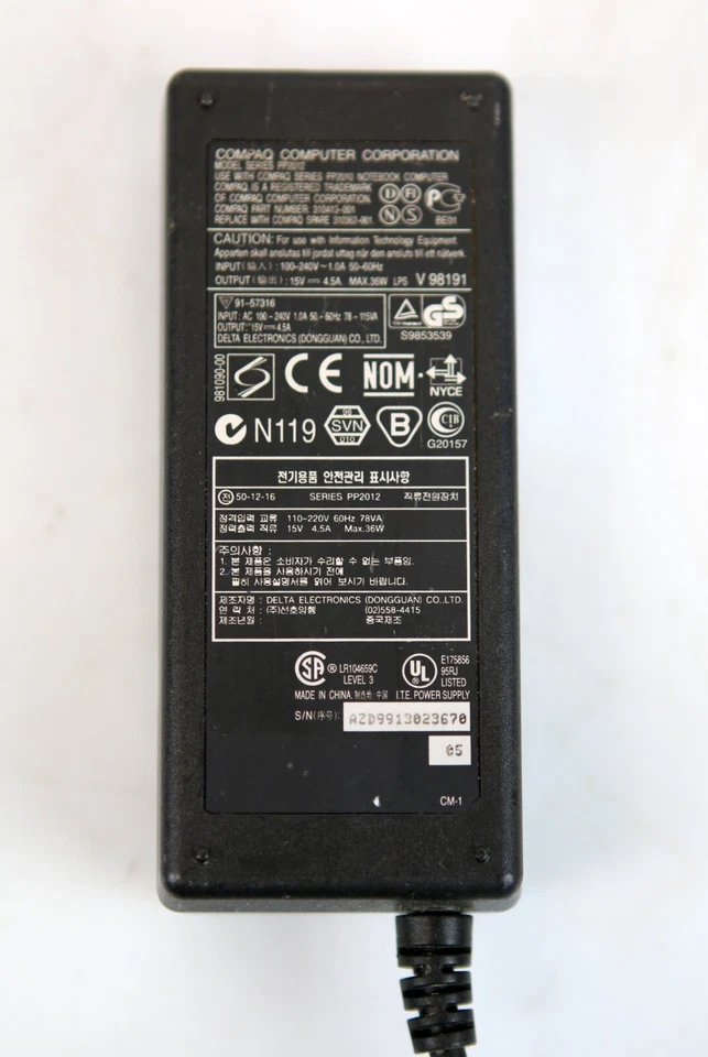 Original AC Adapter von Compaq Computer Corporation, Modell Series 310413-001 - Bild 3 von 3