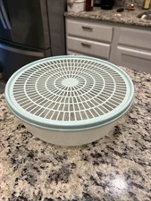 Tupperware Colander Strainer Bowl 1835 With Flow Through Seal 3 Quart Aqua