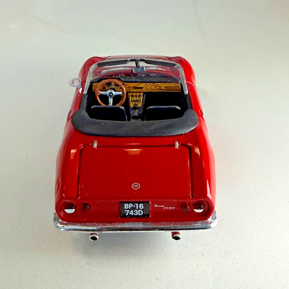 Schuco 1:43 FIAT Dino Spider 2400 (1969) – Red - Clean - Image 3 of 4
