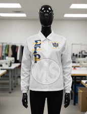 White Color 100 Polyester Women Jacket with Button Closer and Pockets on Front