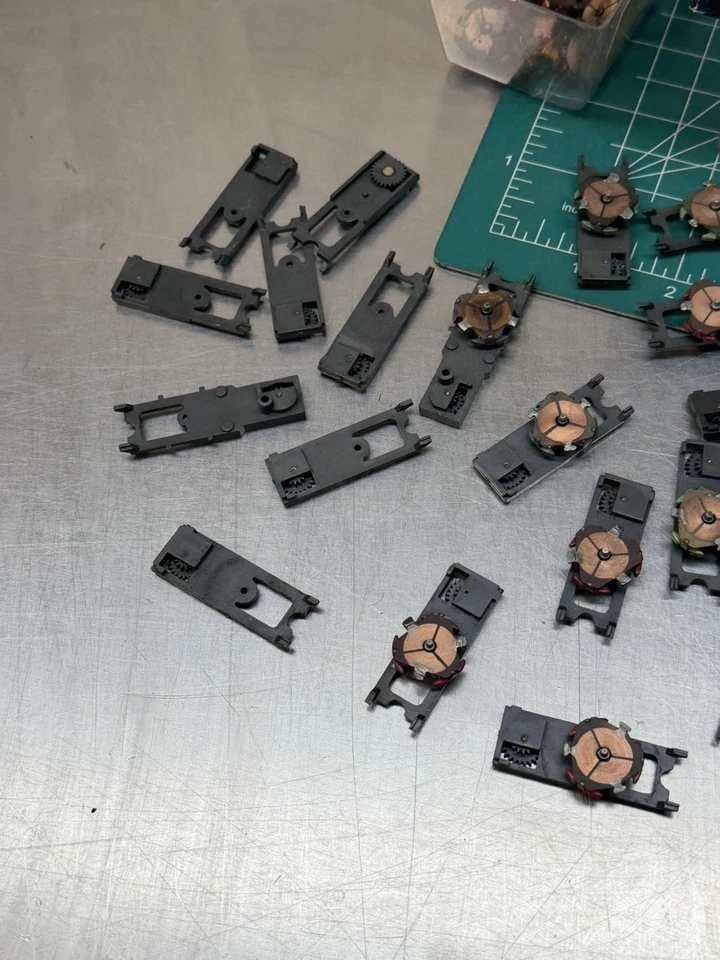 Lote De Colección De Imanes De Placa De Armadura Aurora AFX Slot Car Parts. Lote de piezas Foto 2 de 4