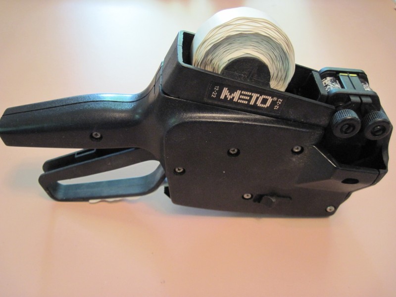 METO PRICE LABEL GUN, Model   12.22.  WITH INSTRUCTION MANUAL AND CATALOG.
