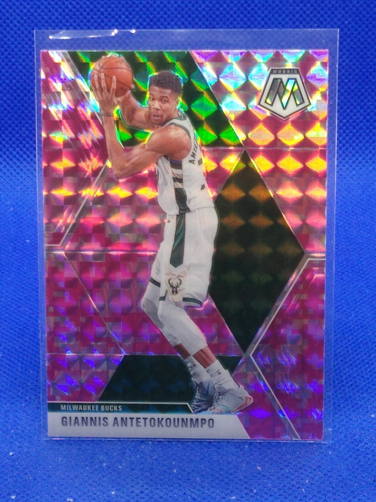 Giannis Antetokounmpo 2019-20 Panini Mosaic Basketball Pink Camo Prizm #75 Bucks