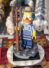 Farmer Krusty- exclusive to the LEGO The Simpsons Krusty Burger set.