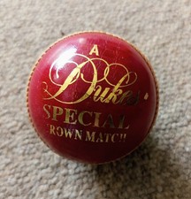 Dukes A' Special Crown Match Skórzana piłka do krykieta 5 1/2oz