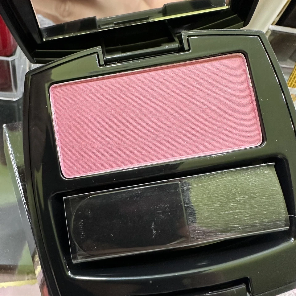 Maquillaje facial luminoso color verdadero rosa hibisco rubor Avon Foto 2 de 4