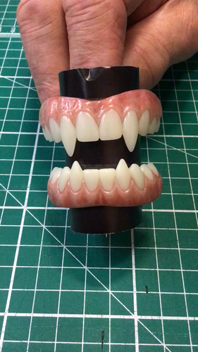 True Blood Vampire Reißzähne Prothese FX Zähne Zahneffekte SFX Zahnersatz Veneers - Video 1 von 1